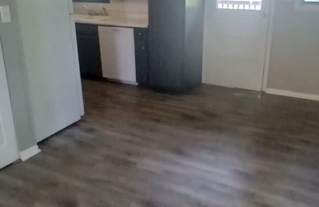 AVAILABLE NOW  – Newly Updated 3-Bedroom Ranch in Independence! Gallery 1