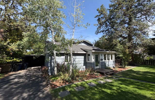 Fantastic 3 BR Home in Midtown Bend with Office, Hot Tub and Garage Gallery 1