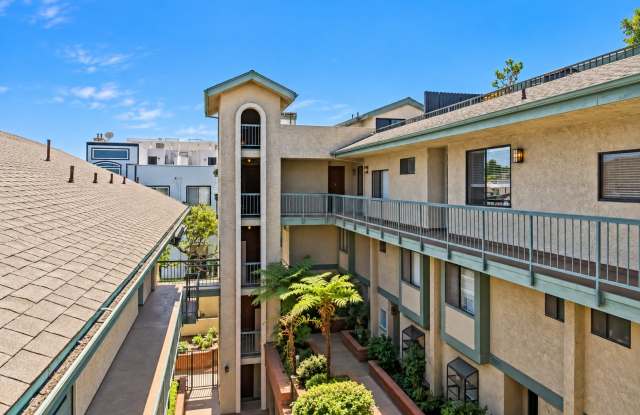 2-STORY PENTHOUSE 3BR2.5BA w/ LOFT! BRIGHT & SPACIOUS, CORNER UNIT CONDO W/ HUGE PRIVATE ROOFTOP DECK, 2 BALCONIES & 2-CAR GATED PARKING CLOSE TO SANTA MONICA AIRPORT, PARKS, SHOPPING, RESTAURANTS & EASY FREEWAY ACCESS! Gallery 1