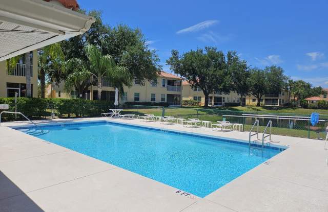 Annual Unfurnished 3 Bedroom 2 Bathroom Second Floor Condo in Casa Del Lago! Gallery 4