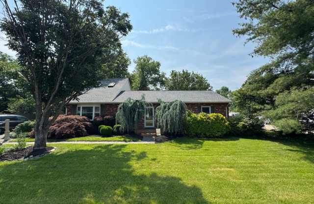Beautiful 3 Bed 2.5 Bath Single Family Home On Large Private Lot In Manassas photos photos
