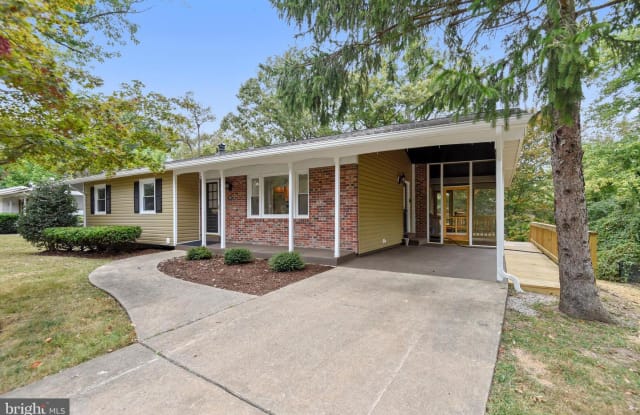 2400 WILLIAM AND MARY DR - 2400 William and Mary Drive, Fort Hunt, VA 22308