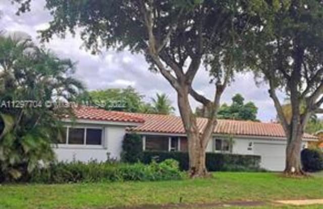 740 Ridgewood Ln - 740 Ridgewood Lane, Plantation, FL 33317