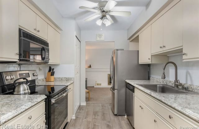 1870 Wickham St - 1870 Wickham Street, Royal Oak, MI 48073