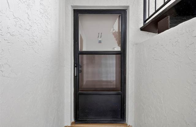 3272 S SEMORAN Boulevard Gallery 3