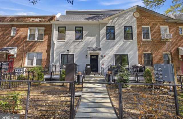 1645 W VIRGINIA Avenue NE Gallery 1