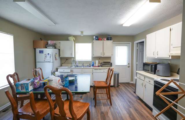 Preleasing 718 Golfview Drive! Gallery 3