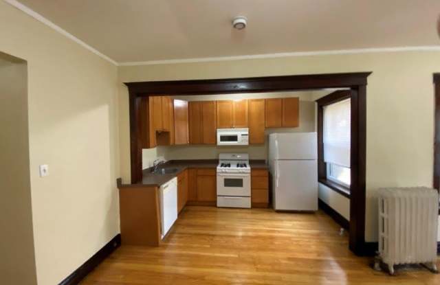 4136 N KEYSTONE Avenue Gallery 3