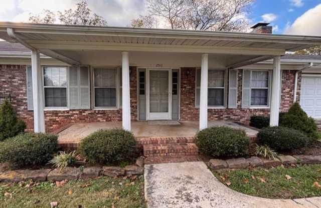 3 Bed 2 bath home - 2513 Chickasaw Drive, Florence, AL 35630