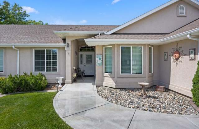 Quiet Cul-de-Sac Living at 2319 Stadium Blvd photos photos