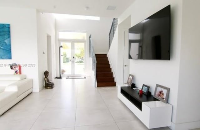 10045 NW 76th Ter - 10045 Northwest 76th Terrace, Doral, FL 33178 10045 NW 76th Ter - 10045 Northwest 76th Terrace, Doral, FL 33178