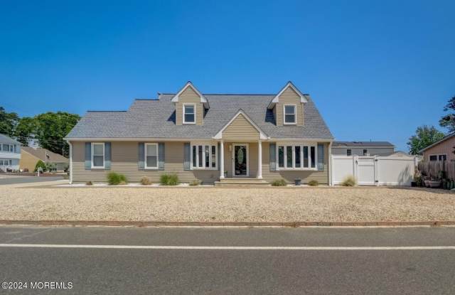 1 Pine Crest Drive - 1 Pine Crest Drive, Toms River, NJ 08753