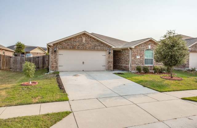 ONE STORY 3 bedroom, 2 bathroom home in Princeton for lease! - 1404 Shumard Drive, Princeton, TX 75407