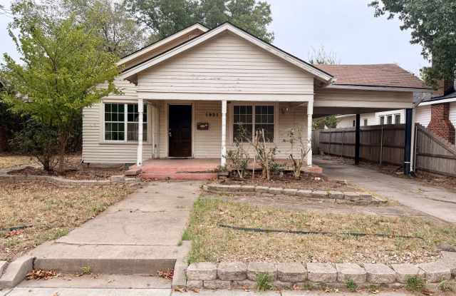 3 Bedroom and 1 Bathroom home on Broadway! Gallery 1