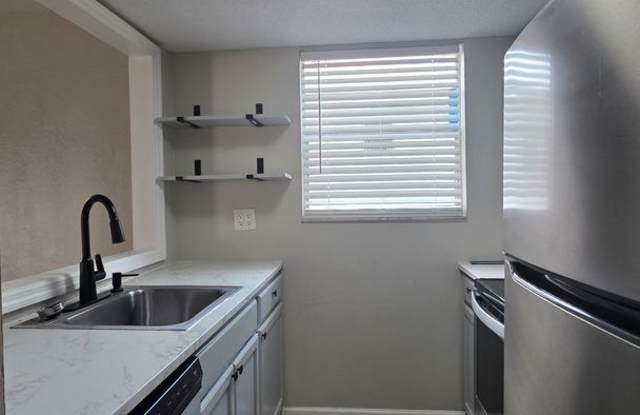 ** HALF OFF 1ST MONTH'S RENT WITH 13 MONTH LEASE ** Gallery 4