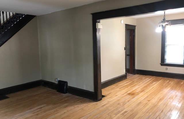 2 Bedroom Single Family Home in Midway Neighborhood Gallery 4