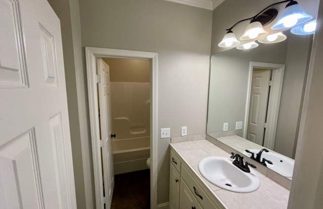 4 bed 2.5 bath home in Ridgeland!*MOVE IN SPECIAL* photos photos