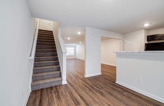 Lovely 3 bedroom and 2 1/2 bath townhome Gallery 3