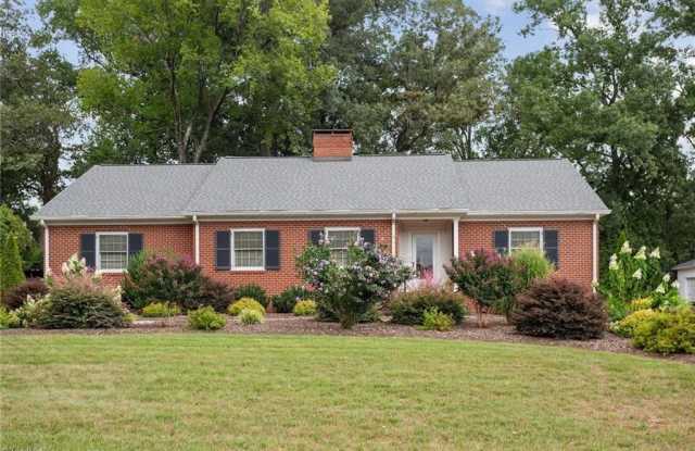 104 Knollwood Dr photos photos