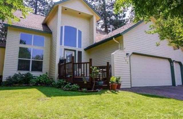 Spacious 4 Bed/2.5 Bath Home on Cul-De-Sac - NE Bend photos photos