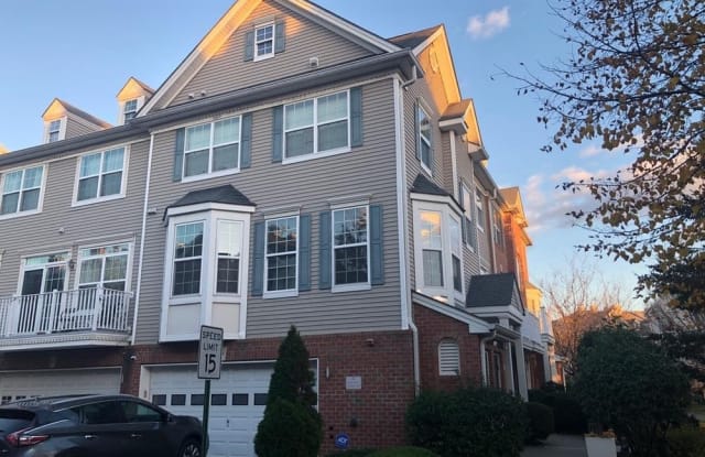 16 TELLICHERRY CT - 16 Tellicherry Ct, Jersey City, NJ 07305