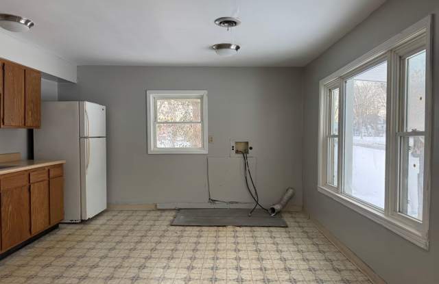 3 Bedroom Home For Rent in Carbondale Gallery 4