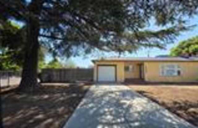 1098 E 21st St - 1098 East 21st Street, Merced, CA 95340