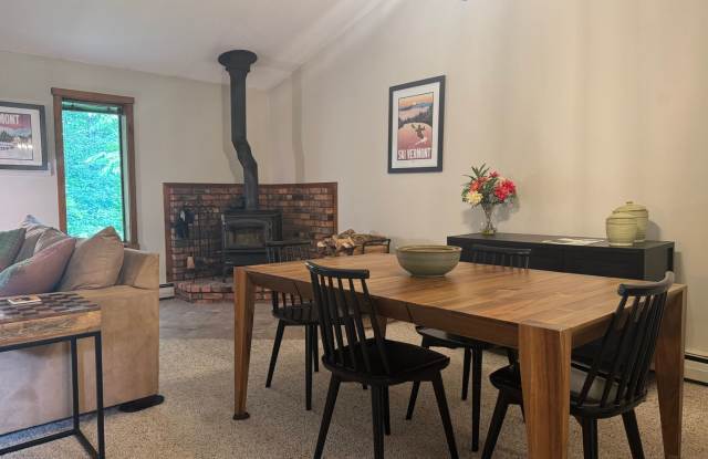 Short Term- 2 bedroom condo in Quechee- Fully Furnished Gallery 4