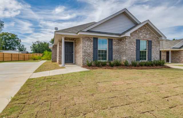 485 Country Club Drive Gallery 1