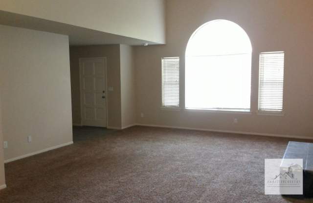 Beautiful 2 Story Home- In Clovis Unified Gallery 4