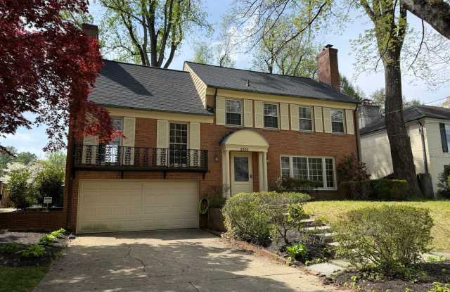 Lovely Home In Sought After Westmoreland Hills photos photos
