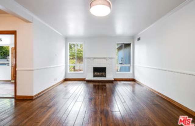 2924 Manning Avenue Gallery 3