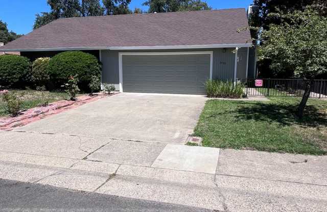 BEAUTIFUL UPDATED HALF-PLEX IN LOOMIS!! photos photos