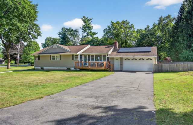 Spacious 4 BR/2BA home corner-lot in Warwick, NY photos photos