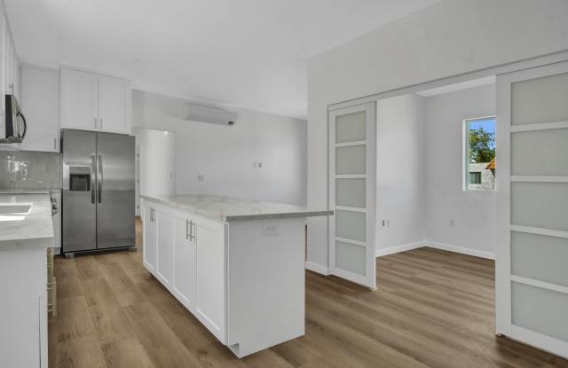 13806 Moorpark StreetUnit A Gallery 1