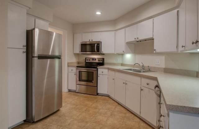 142 Hillsboro Pl Gallery 3