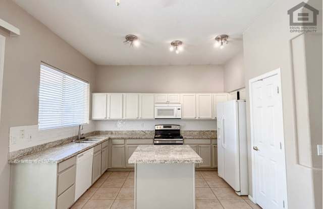 3Bed/2Bath House at N 59th Ave/Union Hills! Ready for Immediate Move-In! -- 3 CAR GARAGE! PRIVATE POOL! Gallery 1