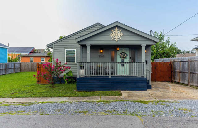 2553 N Rocheblave St Gallery 1