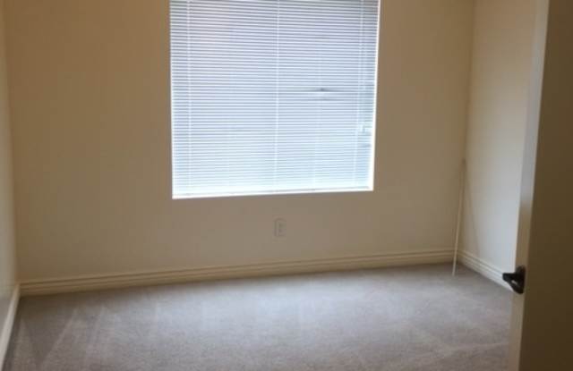 Pleasant Grove Condo Gallery 4