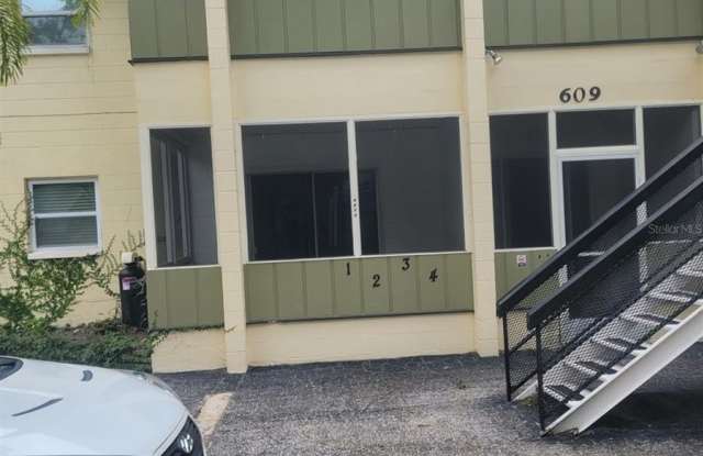 609 OAK AVENUE - 609 Oak Avenue, Clearwater, FL 33756