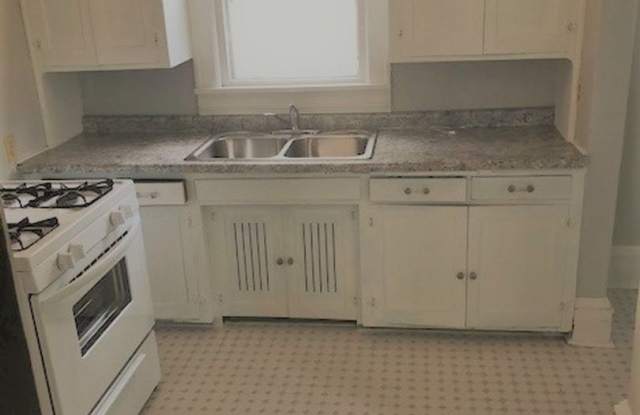 3-Bed, 1-Bath Como House - 1106 17th Avenue Southeast, Minneapolis, MN 55414