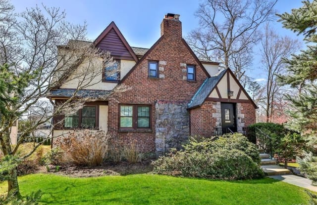 25 Aberfoyle Road - 25 Aberfoyle Road, New Rochelle, NY 10804