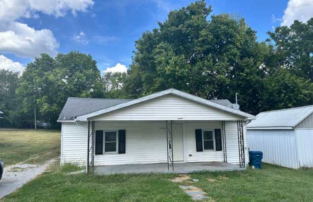2-Bedroom 1-Bathroom House - 1205 West Walnut Street, Danville, KY 40422