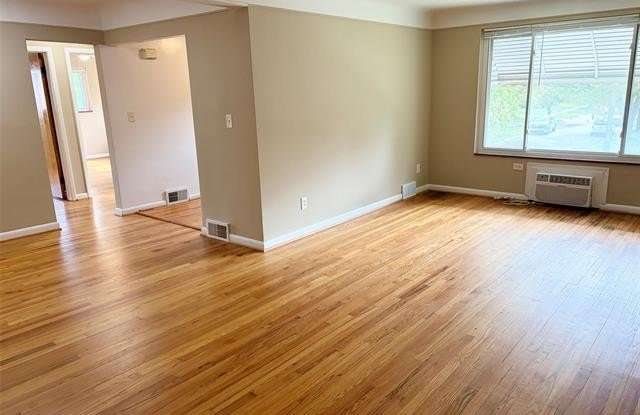 1725 Gardenia Avenue Gallery 4