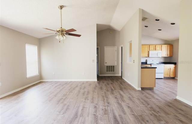 1537 SARUS AVENUE Gallery 2