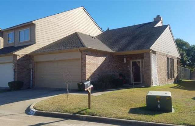 812 Saint Andrews Court Gallery 2