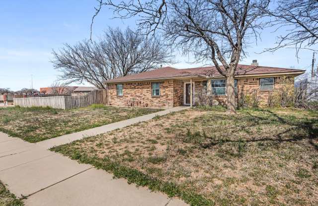 Spacious Puckett West Home For Lease - 7504 Elmhurst Drive, Amarillo, TX 79121