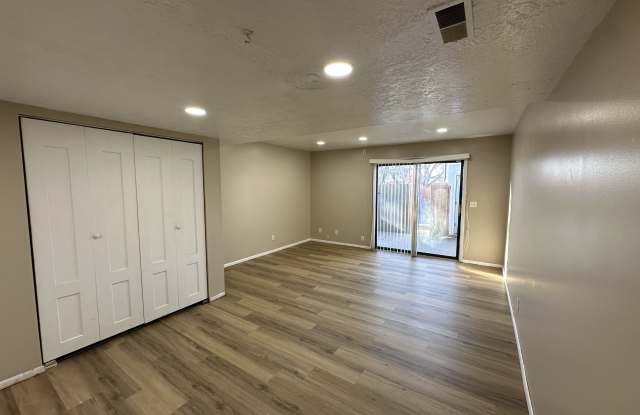 460 Elm St. - 4 photos photos