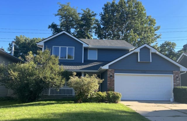 5242 Walnut St - 5242 Walnut Street, West Des Moines, IA 50265