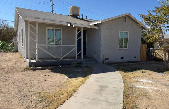 2 Bedroom 1 Bathroom Fenced House with Completely Remodeled Interior Gallery 3